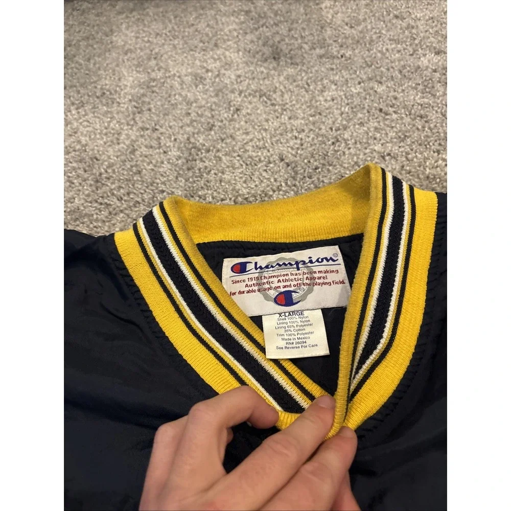 VINTAGE Champion Jacket Mens Extra Large Blue V Neck Windbreaker Lined Spellout